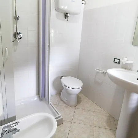 In With Mountain Views شقة Gasponi